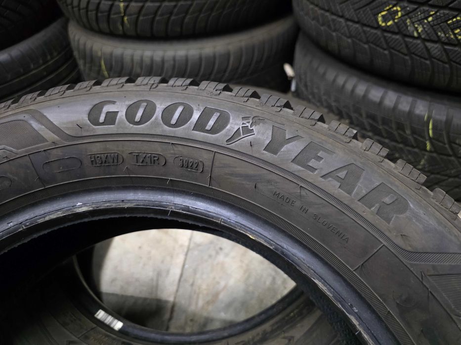 2бр Зимни гуми 205 60 16 - Goodyear