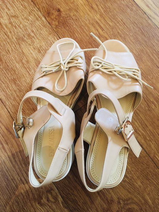 Босоножки для девушек