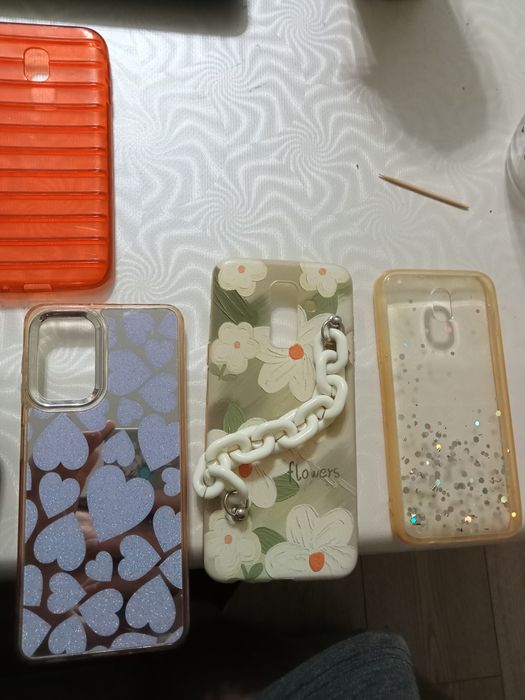 Чехлы бепул отдам даром кому надо