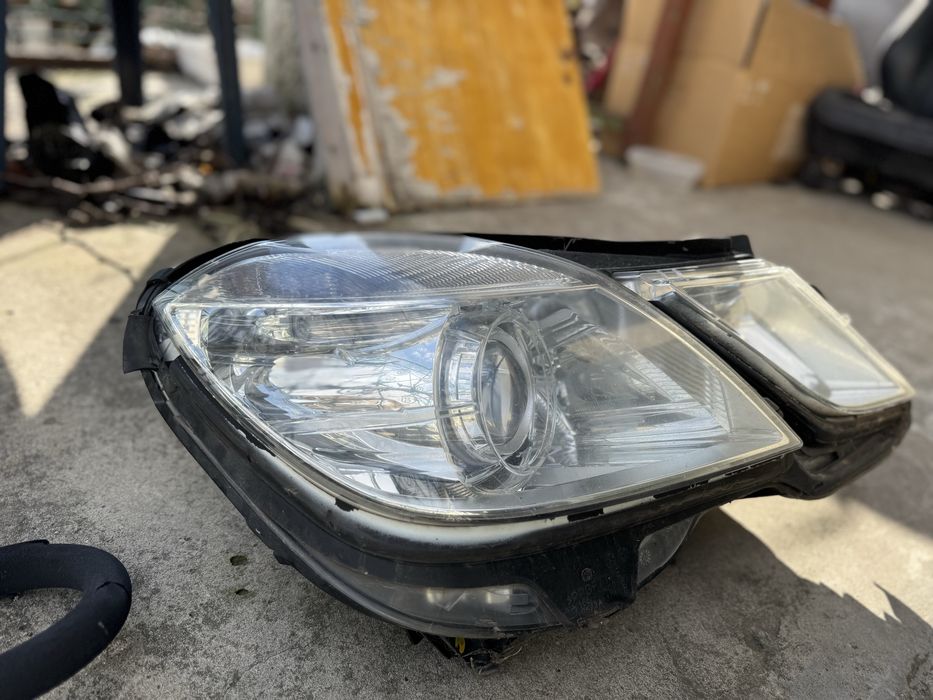 Би ксенон завиващ десен фар за Mercedes E класа W212