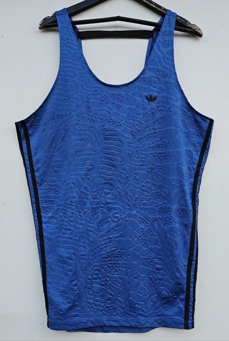 Adidas оригинална дамска рокля М размер