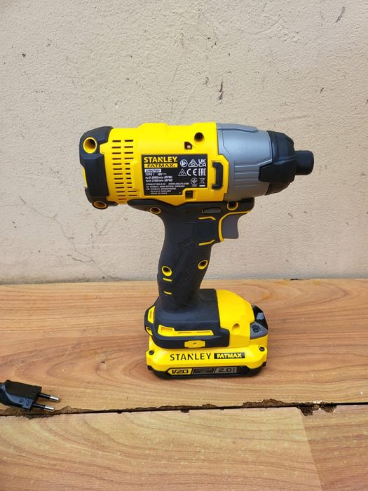 Mașină de insurubat cu impac Stanley  SFMCF800t