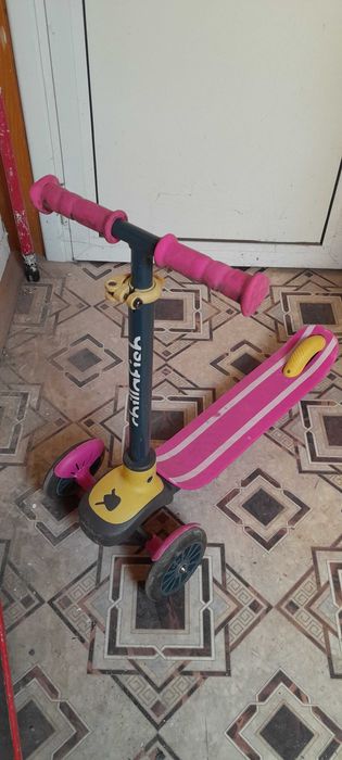 Детска Тротинетка Chillafish-със светещи колела