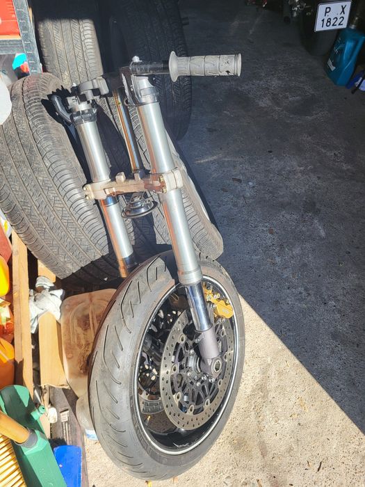 Предница Honda CBR 929/954 тройници, клипони, спирачни апарати и други