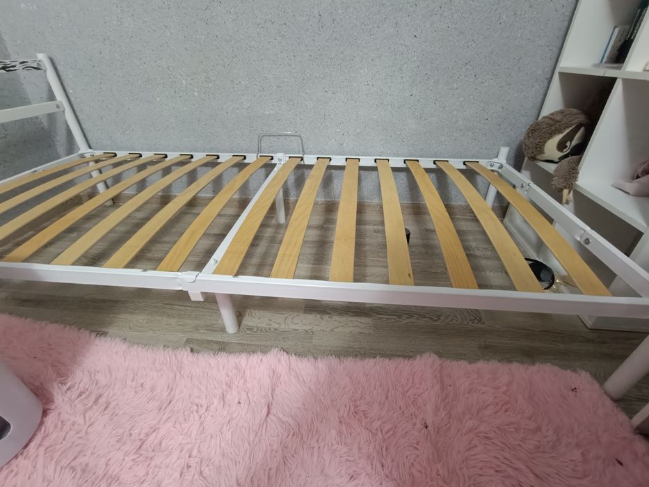 Продам кровать с матрасом