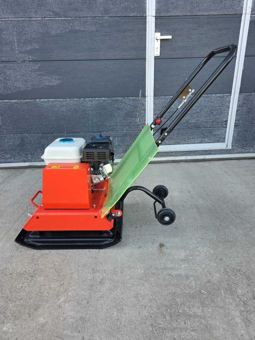 Placi compactoare diferite modele pe stoc. Greutati disponibile 60 kg, 70 kg, 80 kg, 90 kg, 120 kg, 160 kg si 220kg