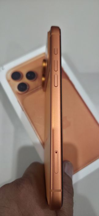 IPhone 17 pro max orange