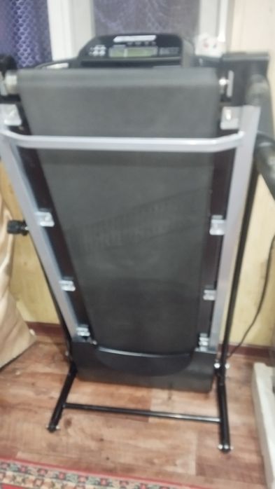 Продам беговую дорожку