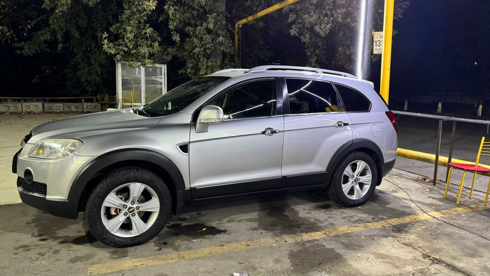 2009-yilgi Chevrolet Captiva 3.2 (avtomat, lyukli) sotiladi.