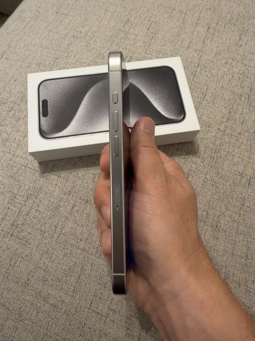 iphone 15 pro de 256gb white titanium, impecabil, ca NOU