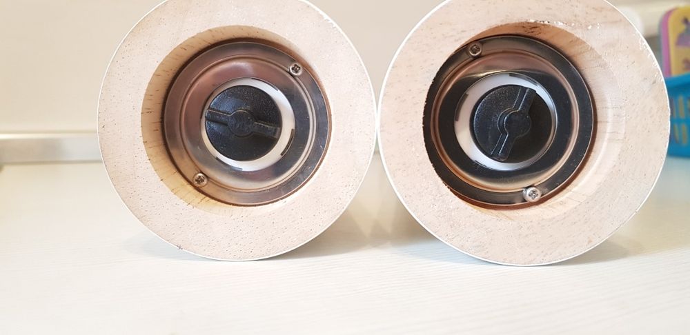 2 мелнички за подправки