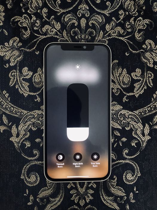 iPhone 12 в белом цвете