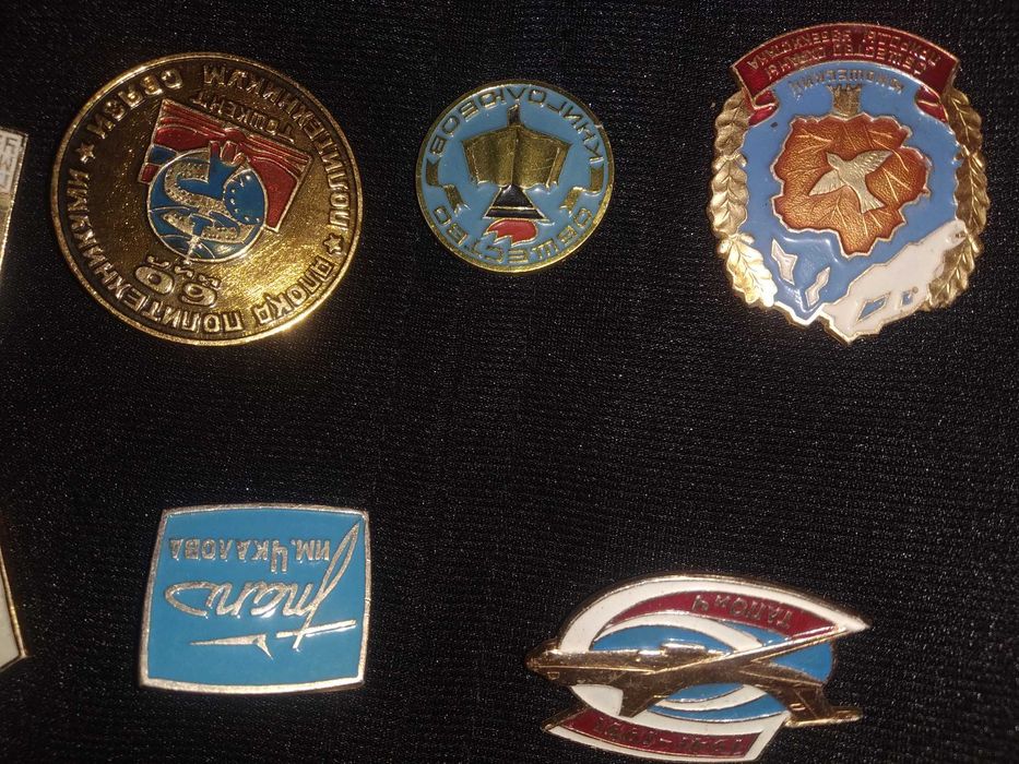 Значки советские спортивные и юбилейные