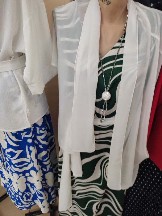 Платья новые продам