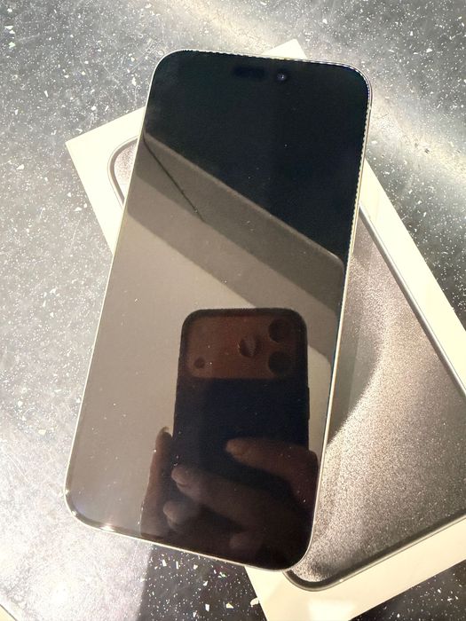 Продавам iPhone 15 pro max отлично състояние !