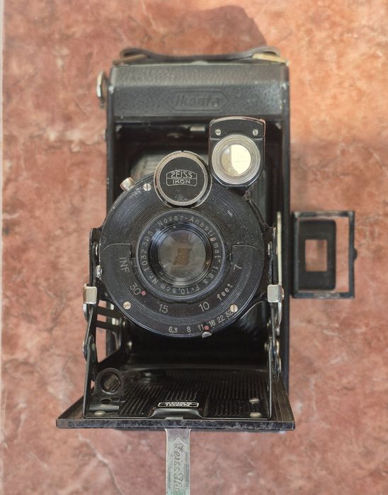 Aparat foto Zeiss cu burduf