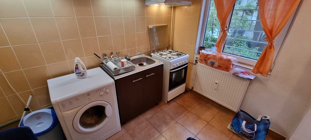 Schimb doua garsoniere deosebite pentru casa la curte sau vand