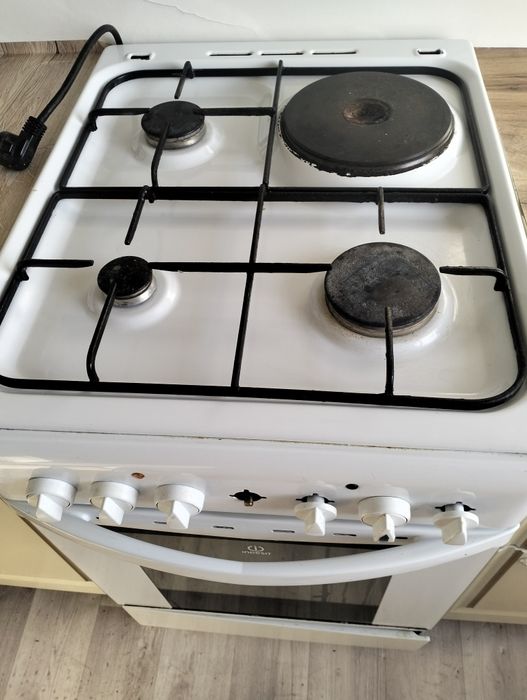 Срочна продам газ плиту