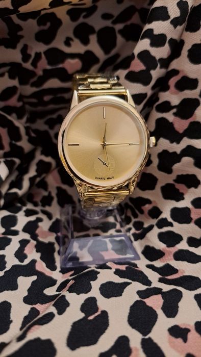 Дамски часовник Нов