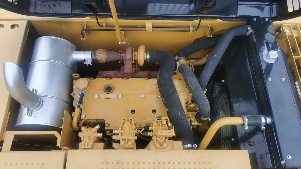 CAT 323D гусеничный