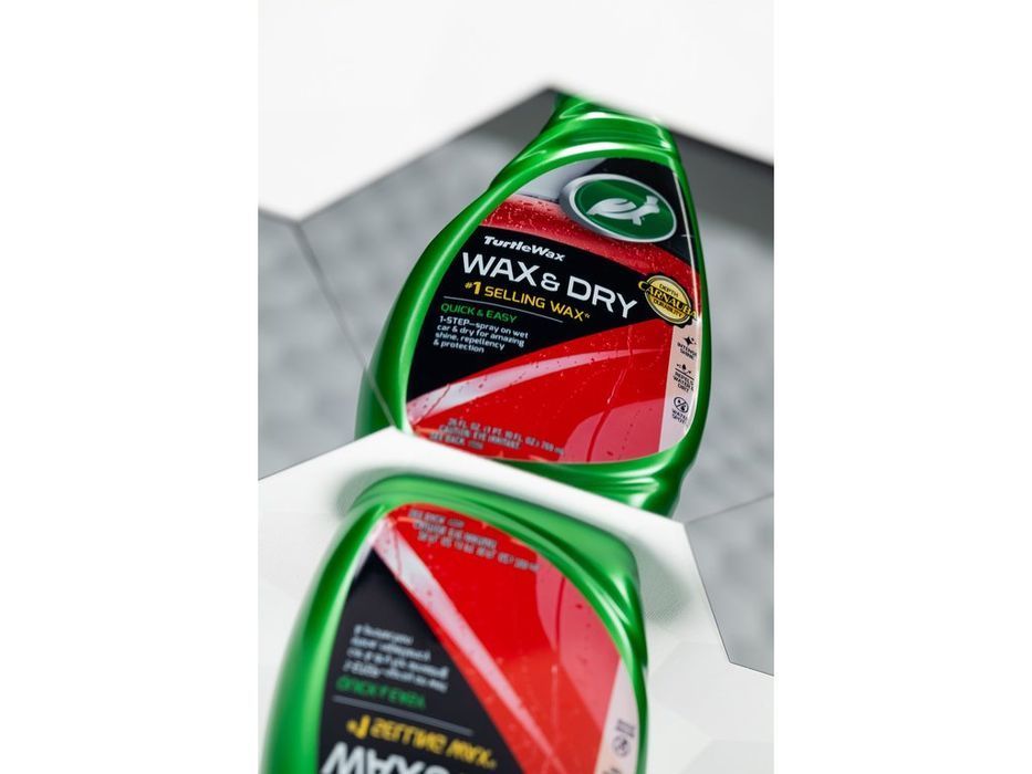 Ceara si solutie de curatare auto Turtle Wax Green Line Wax & Dry 500 ml, pentru lac si vopsea, activata de apa, cu luciu intens si protectie