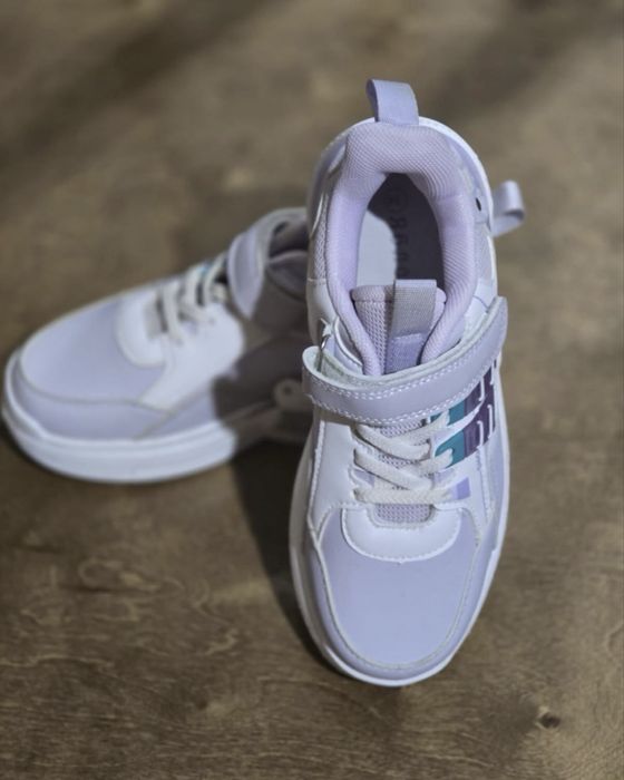 Кроссовки детские новые