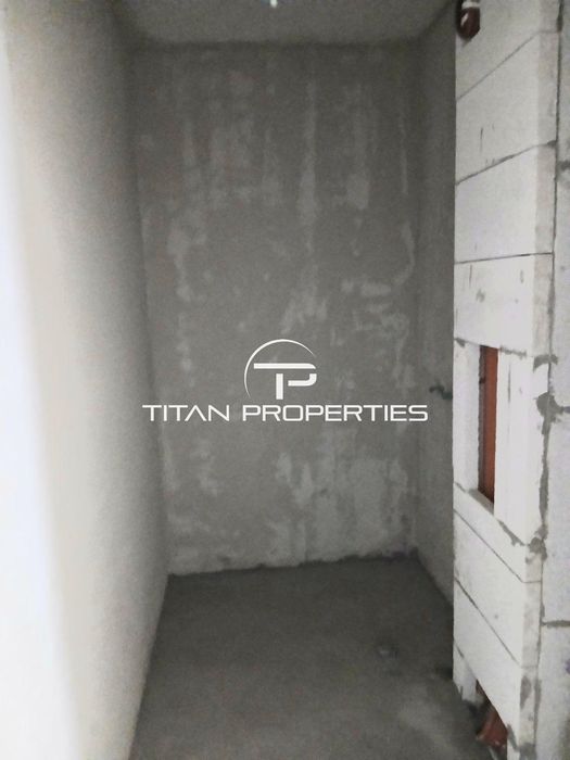 Тристаен апартамент в кв. Кючук Париж