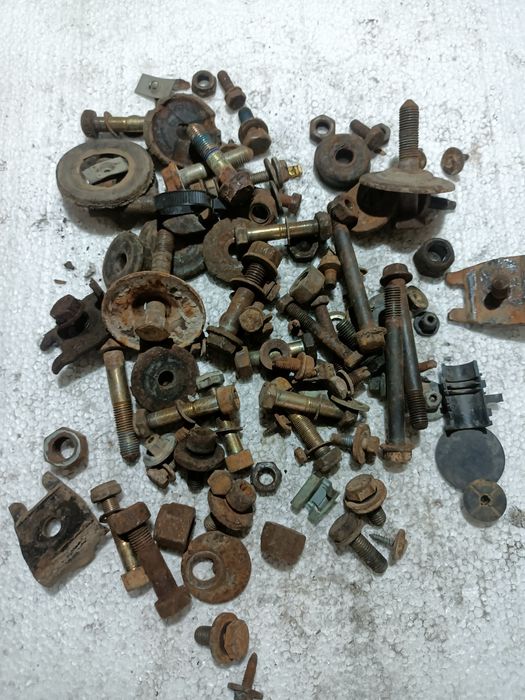 Крепежи за Мерцедес 124