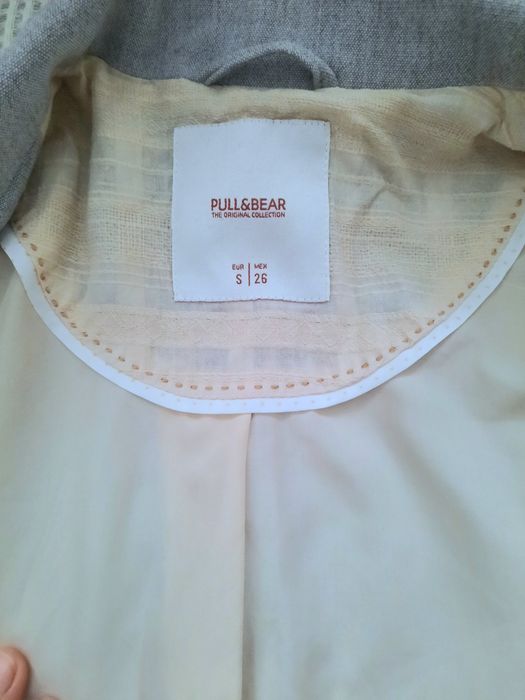 Pardesiu gri Pull&Bear S