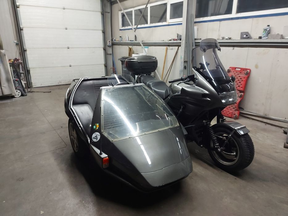 Vand motocicleta cu atas