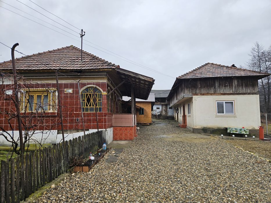 Teren cu casa de vanzare