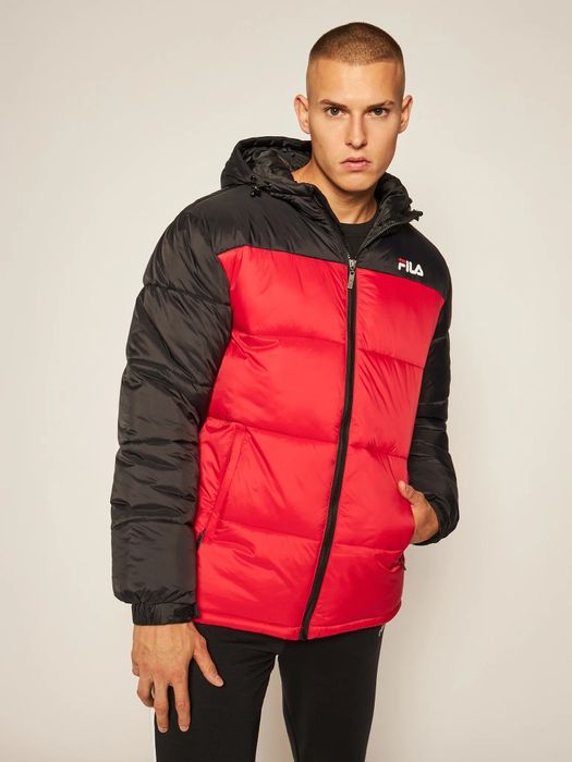 Мъжко Яке Fila

Чисто ново с етикети. 

Размер XL

Цена 99 лв.