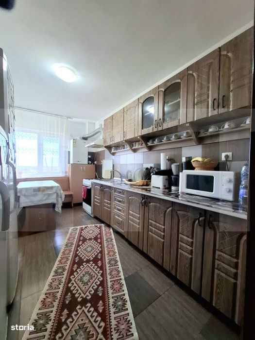 Apartament luminos cu balcon generos, etaj 1 –  zona Popauti
