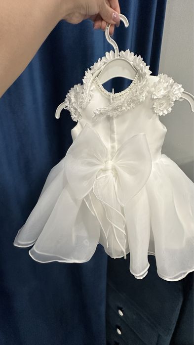 Белое пышное платье на девочку