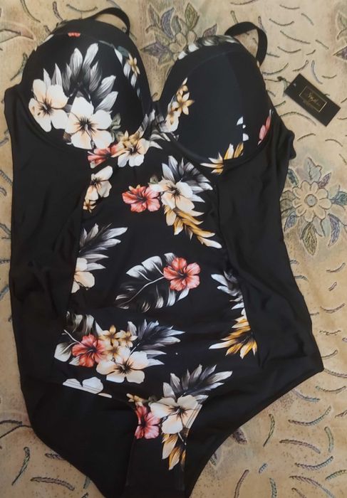 Продается купальник новый 60 размер / 7XL /с этикеткой.