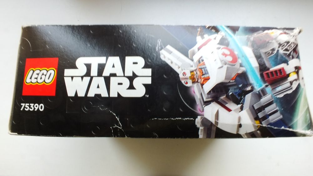 Продаётся новый набор Lego star wars 75390.