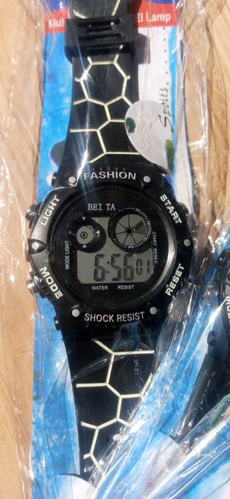 ДЕШЕВО СКИДКА..часы модные электронные со скидкой