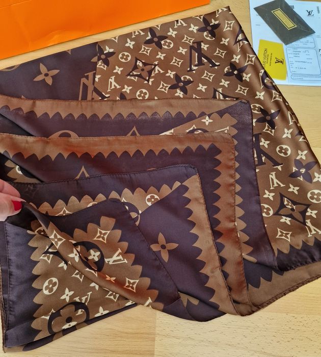 Esarfa matase naturala LV super model, saculet, etichetă