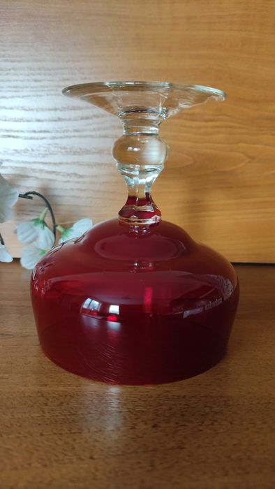 Масивна чаша /купа от рубинен кристал