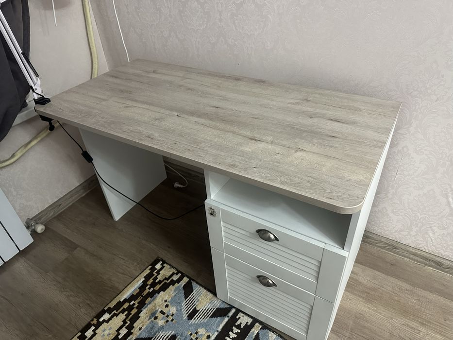 Стол из дерева дл