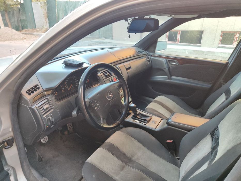 Мерседес w 210 в хорошем состоянии очень срочно по низу рынка