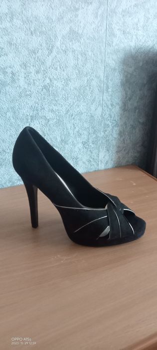Продам туфли новые