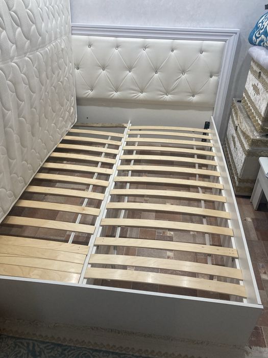 Кровать с матрасом вместе