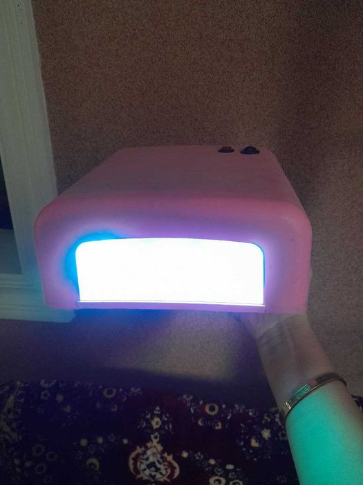 Продаётся лампа маникюрный