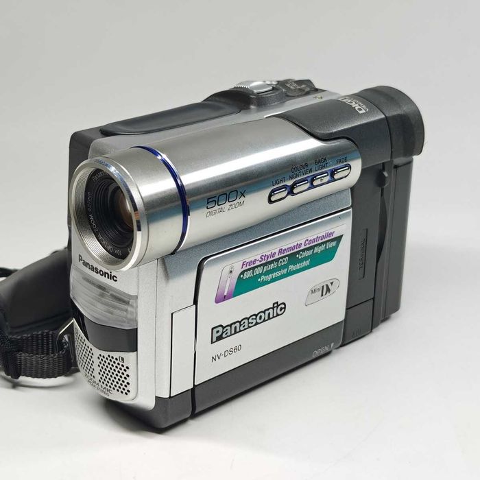 camera video cu imagine old retro pe card