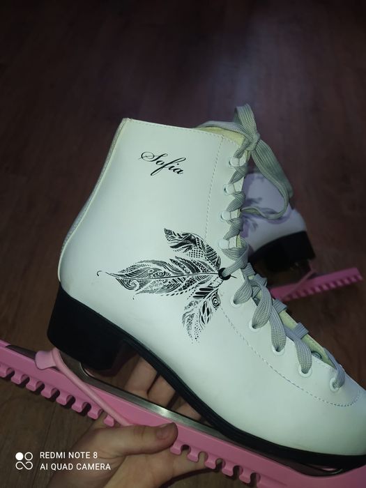 Продам коньки новые