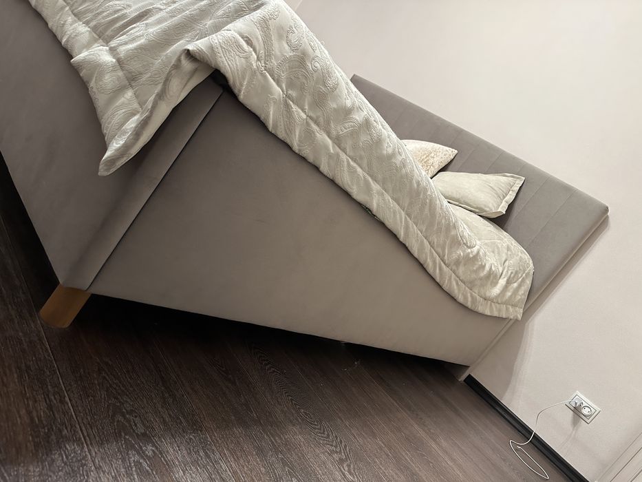 Продам спальную кровать.