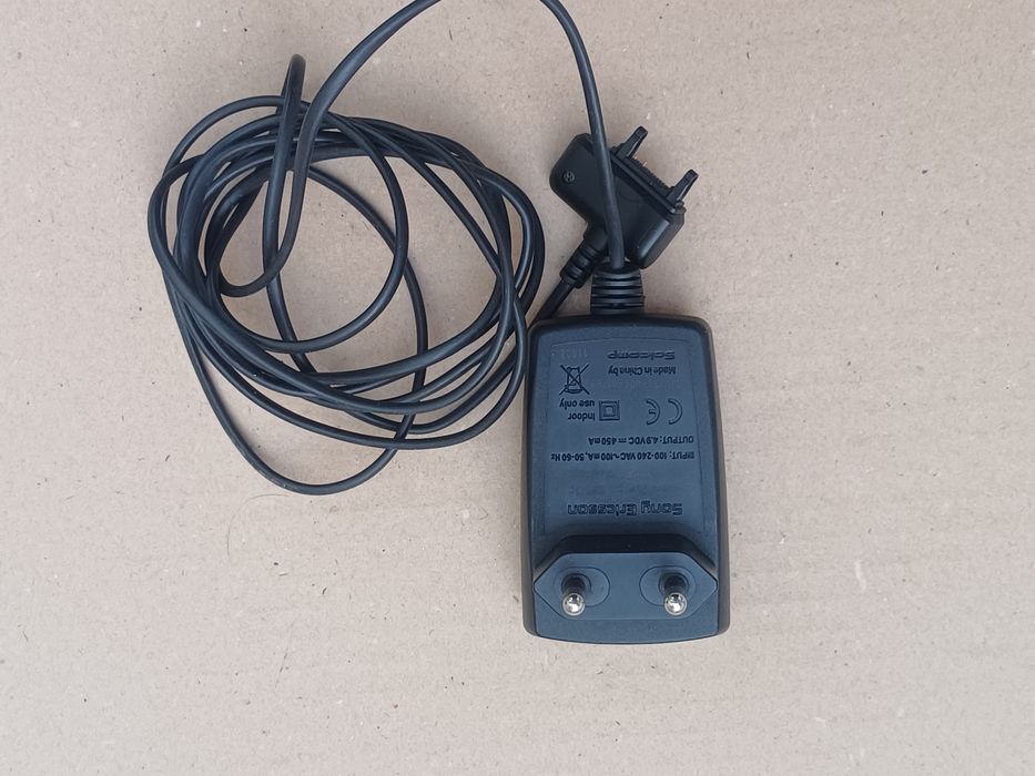 Incarcator Sony Ericsson in stare buna. 
Este testat