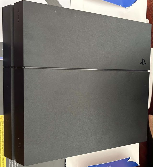 PlayStation4 + 2 Controllere + 8 jocuri