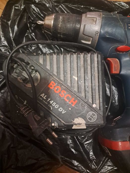 Продам шуруповёрт  Bosch слабо держит батарею